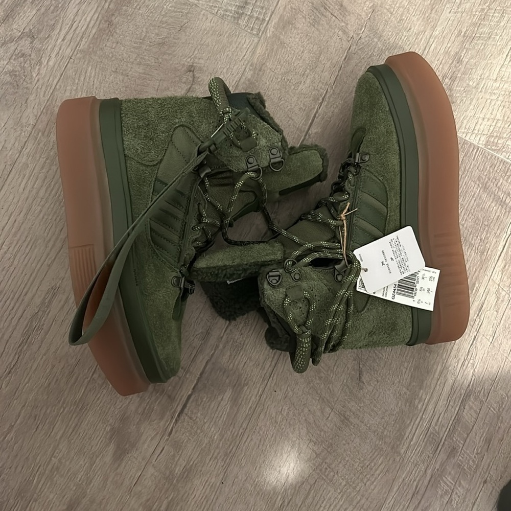 Ivy Park Super Sleek Boo
